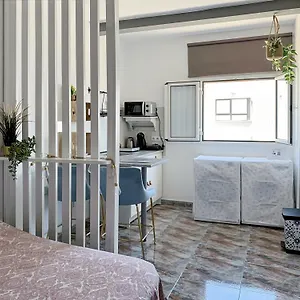 Privadas Cerca De La Playa Y Aeropuerto En Casa Compartida Con Otros Huespedes Casa vacanze Playa Honda (Lanzarote)